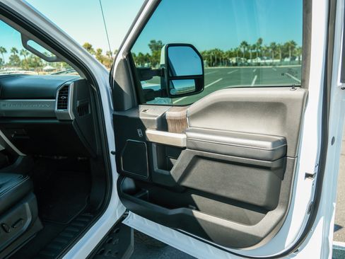 Used 2020 Ford F250 Lariat w/ Lariat Value Package AWD/4WD image 18