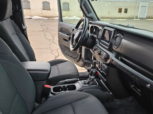 Used 2022 Jeep Wrangler Unlimited Sport image 10