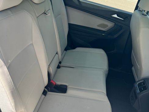 Used 2018 Volkswagen Tiguan SEL FWD image 11