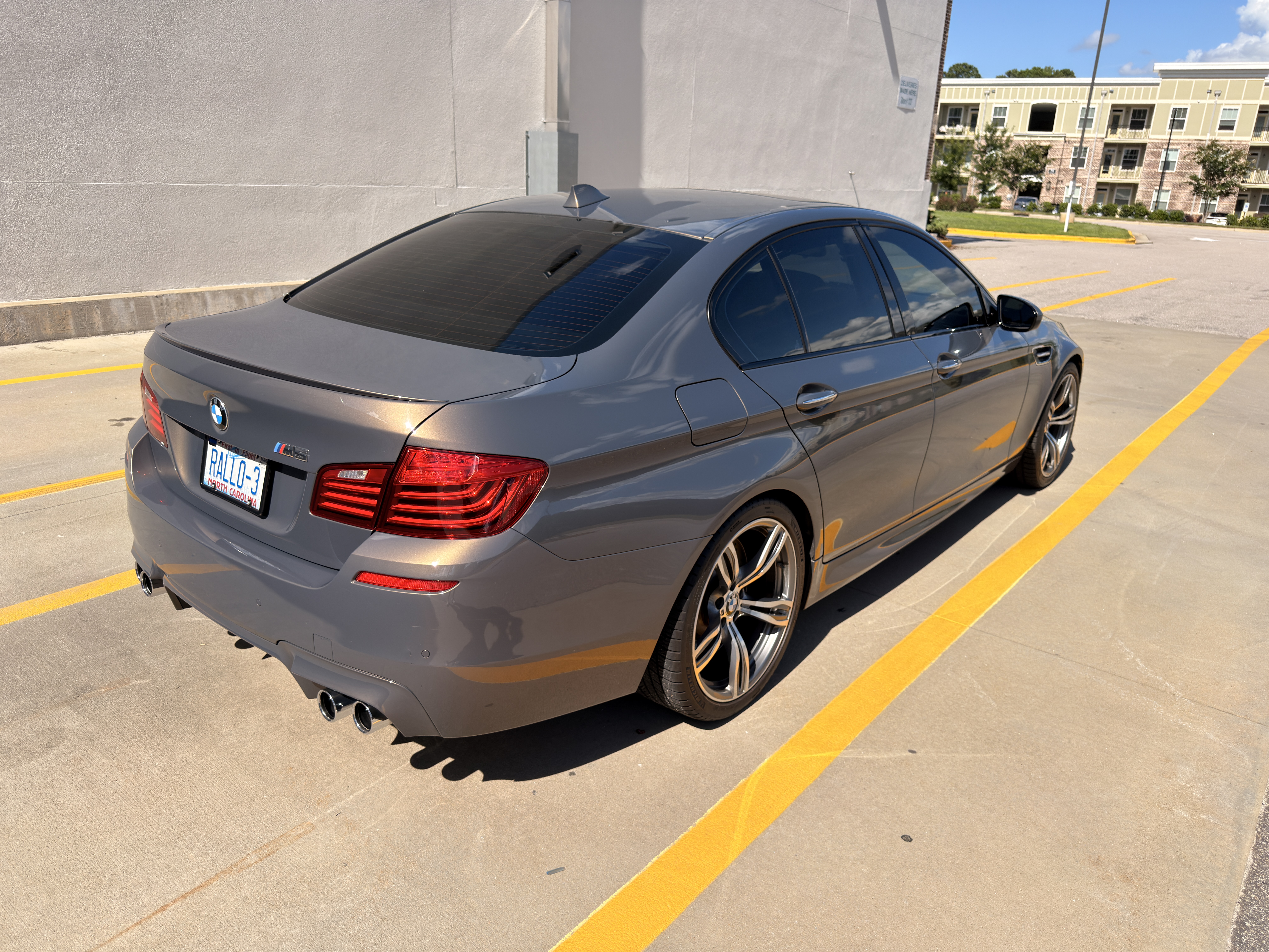 Used 2016 BMW M5 RWD image 8
