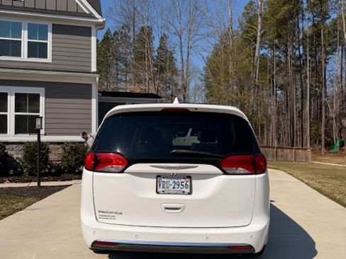 Used 2017 Chrysler Pacifica Limited w/ Advanced Safetytec Group image 5