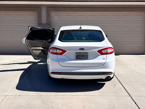 Used 2014 Ford Fusion SE FWD image 16