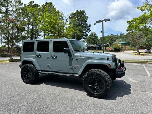 Used 2015 Jeep Wrangler Unlimited Sahara w/ Connectivity Group AWD/4WD image 4