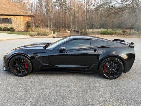 Used 2015 Chevrolet Corvette Z06 image 1