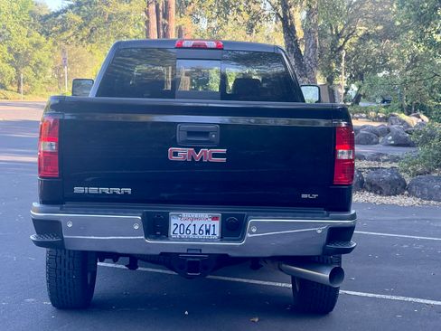 Used 2015 GMC Sierra 2500 SLT w/ Duramax Plus Package AWD/4WD image 8