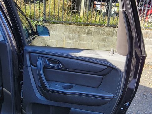 Used 2016 Chevrolet Traverse LT image 12