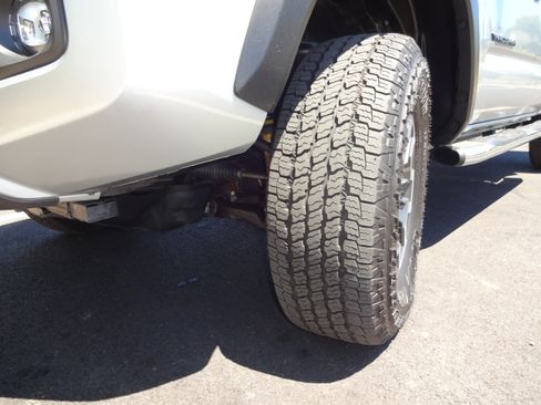 Used 2023 Toyota Tacoma TRD Off-Road w/ Black Out Package (TMS) AWD/4WD image 13