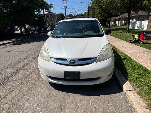 Used 2008 Toyota Sienna XLE Limited AWD/4WD image 8