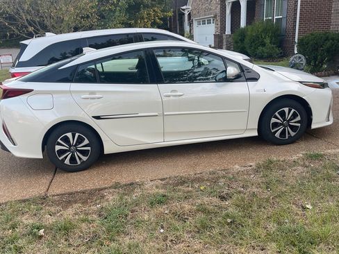 Used 2017 Toyota Prius Prime Plus image 4
