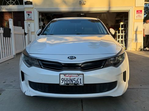 Used 2018 Kia Optima Premium w/ Convenience Package image 2