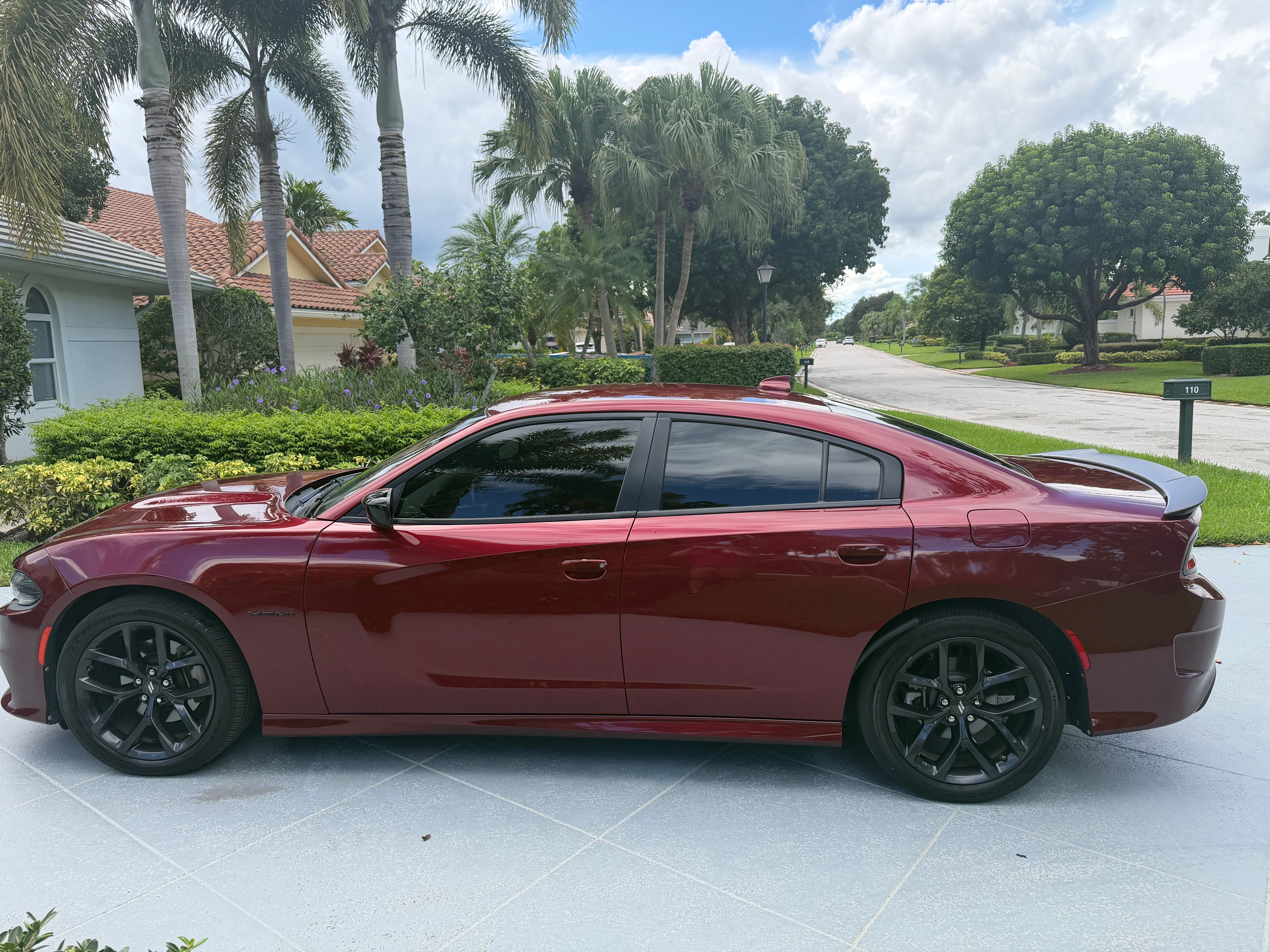 Used 2022 Dodge Charger R/T w/ Blacktop Package RWD image 2