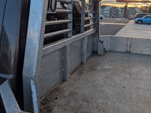 Used 2015 Ford F550 4x4 Crew Cab Super Duty image 8