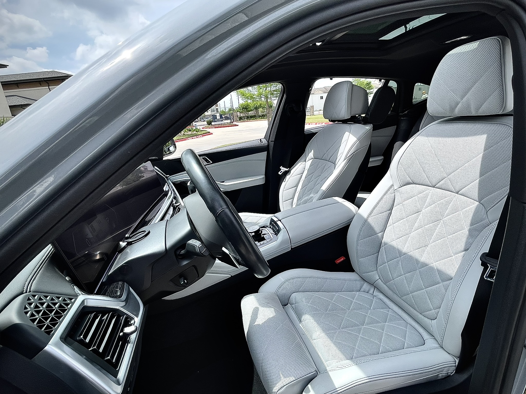 Used 2024 BMW X6 xDrive40i w/ Executive Package AWD/4WD image 8