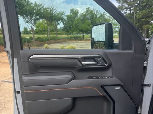 Used 2025 GMC Sierra 2500 AT4 w/ AT4 Premium Plus Package AWD/4WD image 19