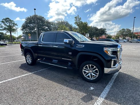Used 2022 GMC Sierra 1500 SLT w/ Driver Alert Package II AWD/4WD image 8