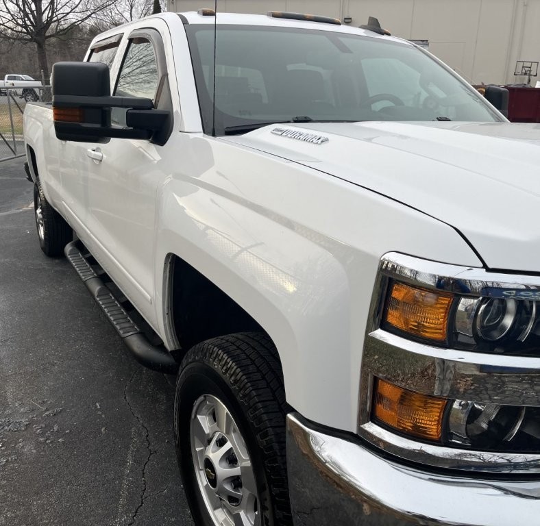 Used 2019 Chevrolet Silverado 2500 LT w/ LT Convenience Package AWD/4WD image 5