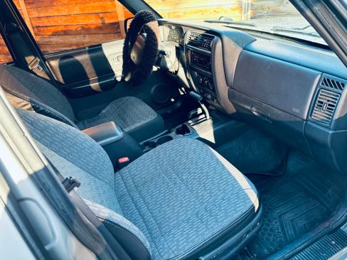 Used 2000 Jeep Cherokee Sport image 11