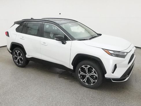 Used 2025 Toyota RAV4 XSE image 18