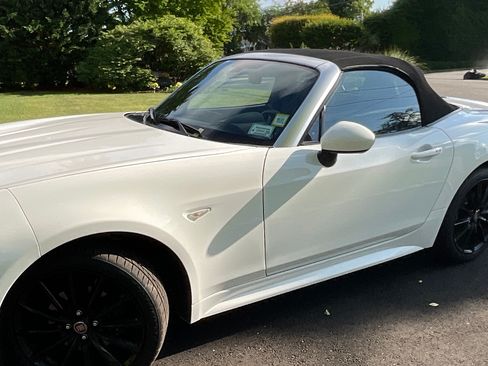 Used 2017 FIAT 124 Spider Lusso RWD image 12