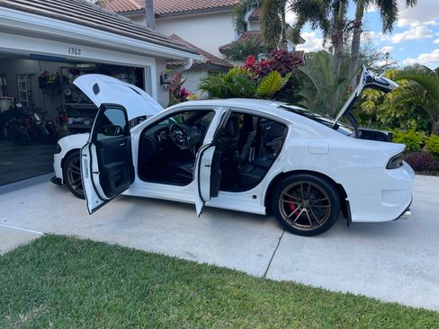 Used 2016 Dodge Charger SRT Hellcat w/ Harman/Kardon Audio Group image 19