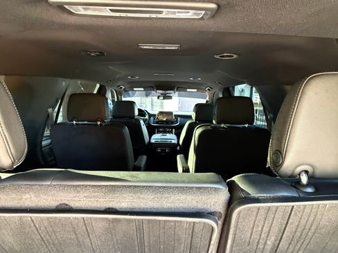 Used 2024 GMC Yukon SLT w/ SLT Luxury Package RWD image 11