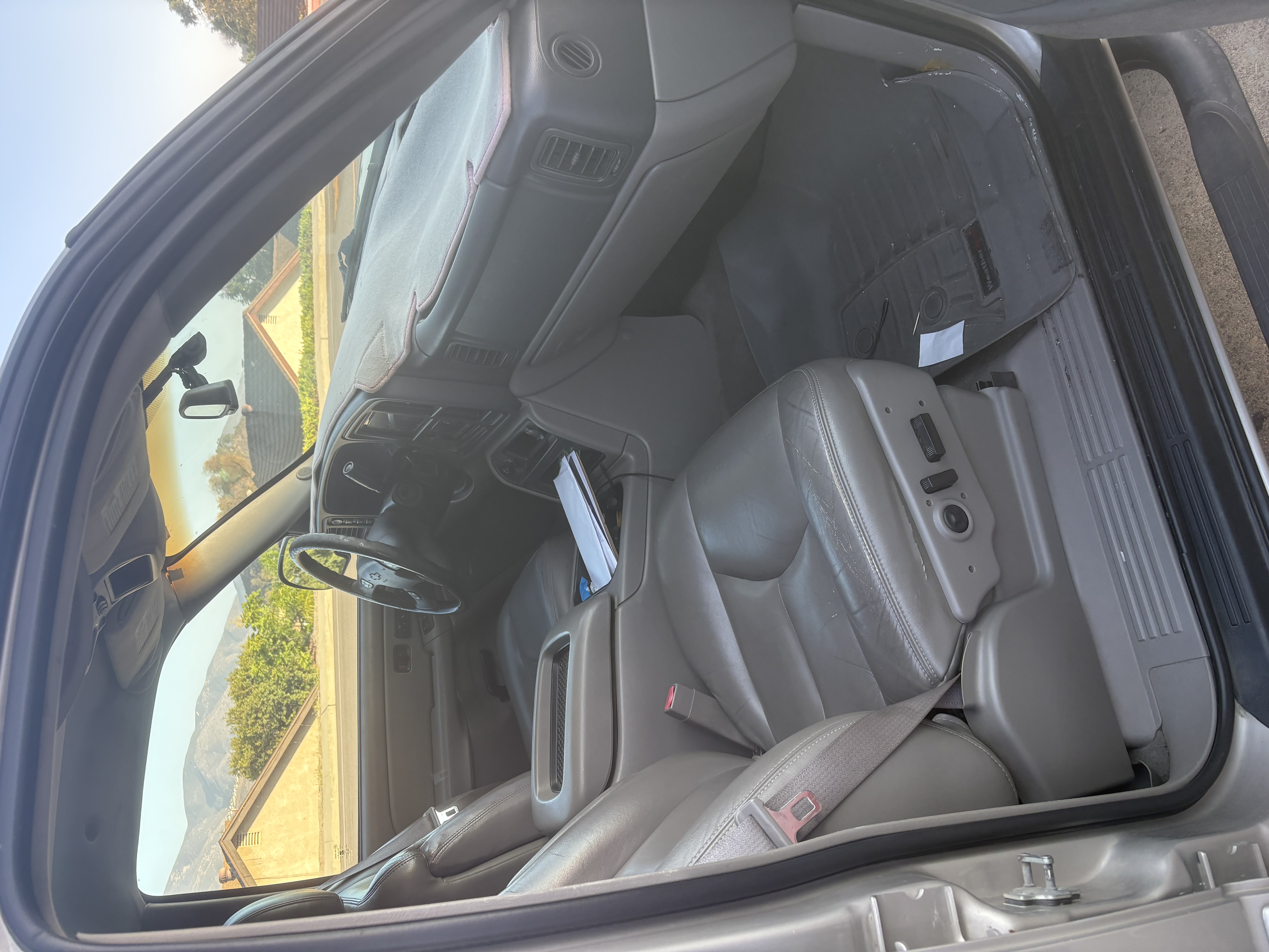 Used 2005 Chevrolet Avalanche Z71 w/ Preferred Equipment Group AWD/4WD image 8