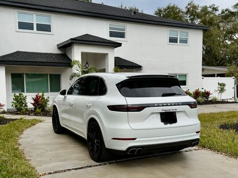 Used 2022 Porsche Cayenne Turbo image 12
