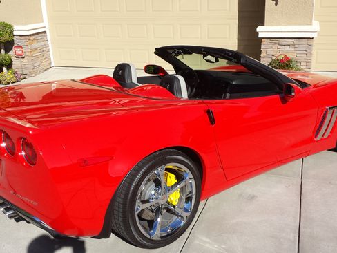 Used 2013 Chevrolet Corvette Grand Sport w/ 3LT Preferred Equipment Group RWD image 1