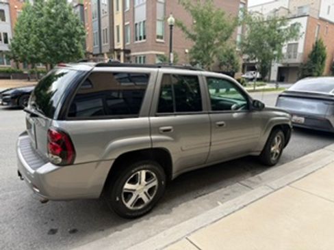 Used 2008 Chevrolet TrailBlazer LT w/ Sun And Sound Package AWD/4WD image 5
