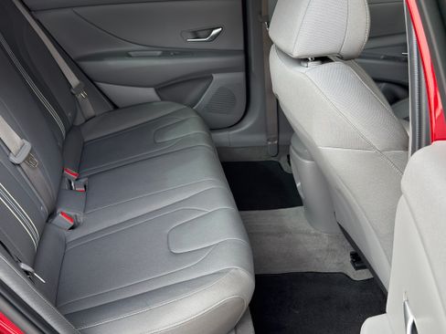 Used 2024 Hyundai Elantra SEL image 14