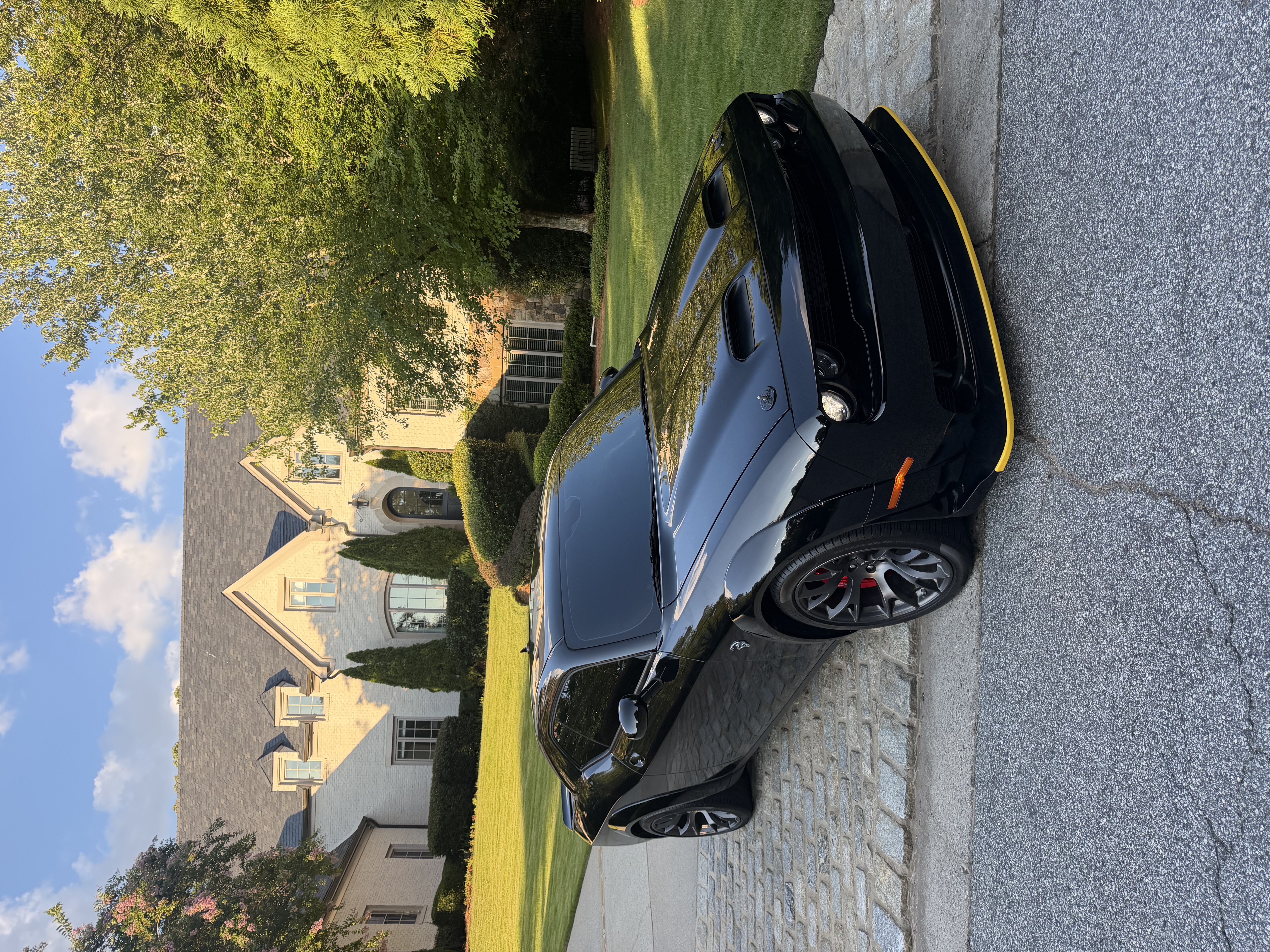 Used 2022 Dodge Challenger SRT Hellcat RWD image 2