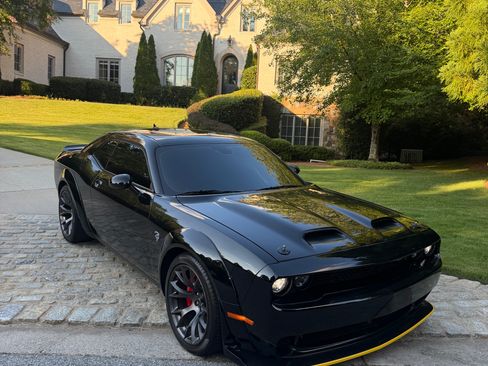 Used 2022 Dodge Challenger SRT Hellcat RWD image 2