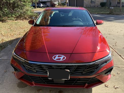 Used 2024 Hyundai Elantra SEL w/ Convenience Package image 2