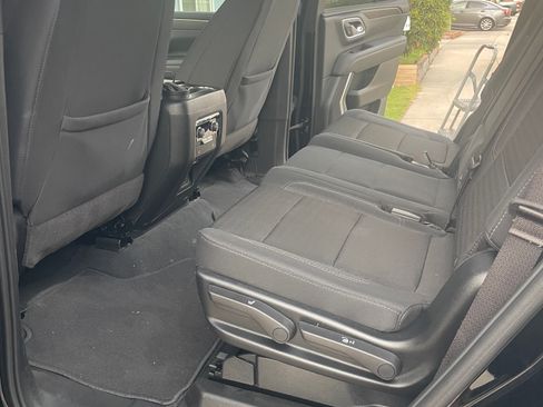 Used 2024 Chevrolet Tahoe LS RWD image 4