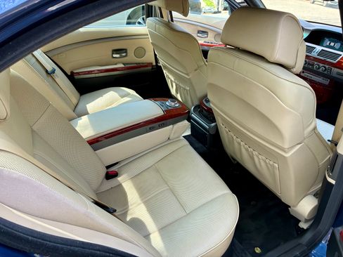 Used 2007 BMW 750i RWD image 18