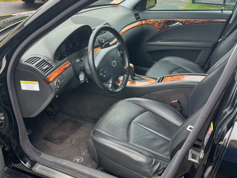 Used 2005 Mercedes-Benz E 320 4MATIC Sedan image 6
