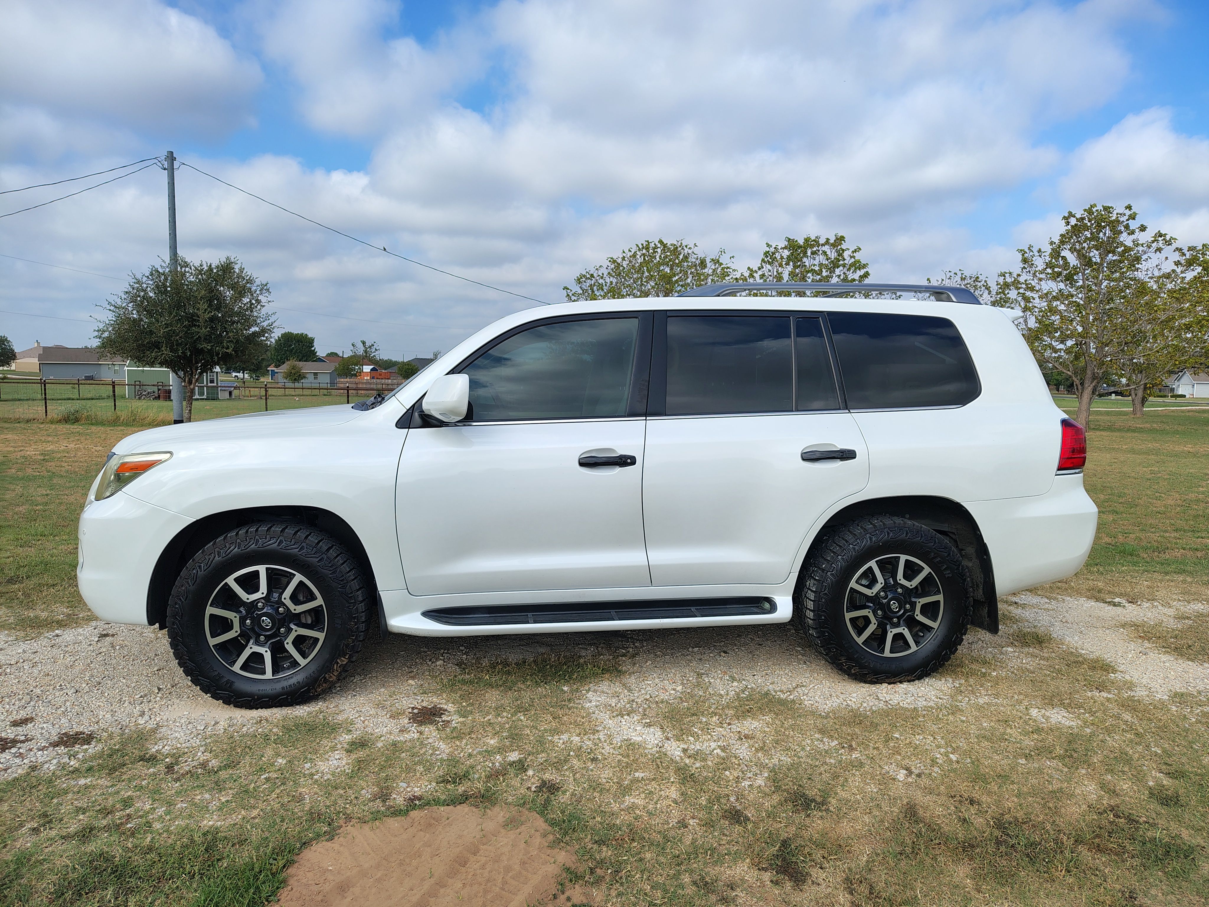 Used 2010 Lexus LX 570 4WD image 8