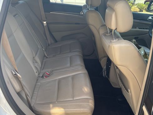 Used 2014 Jeep Grand Cherokee Limited w/ Luxury Group II AWD/4WD image 17
