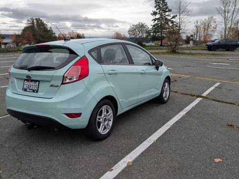 Used 2017 Ford Fiesta SE image 5