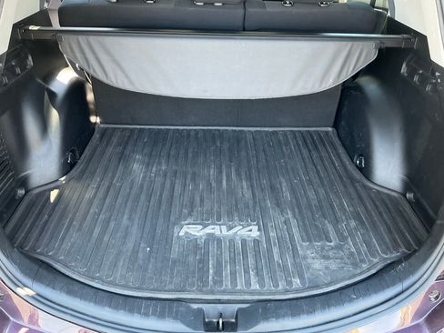 Used 2016 Toyota RAV4 XLE AWD/4WD image 9