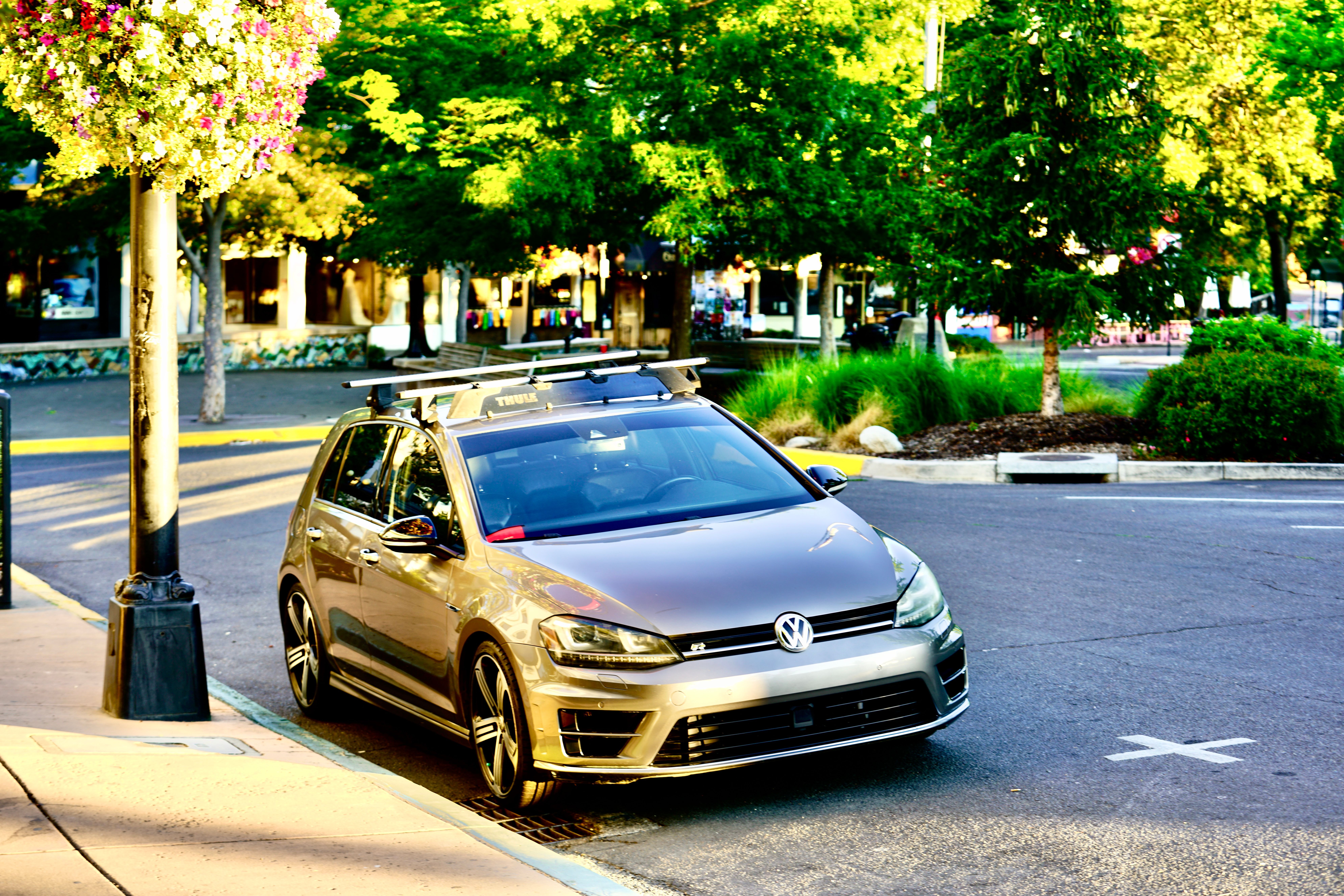 Used 2016 Volkswagen Golf R 4-Door w/ Driver Assistance Package AWD/4WD image 8