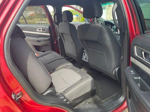 Used 2016 Ford Explorer XLT w/ Equipment Group 201A image 12