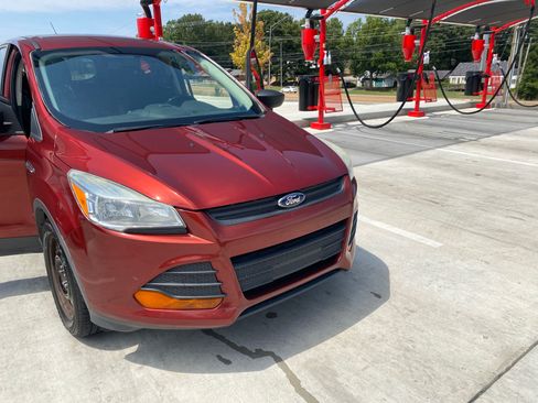 Used 2015 Ford Escape S FWD image 13