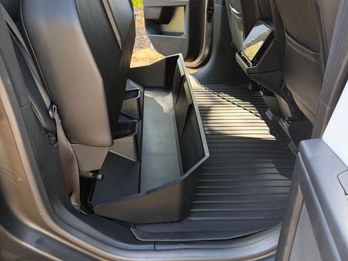 Used 2024 Tesla Cybertruck AWD Crew Cab image 13