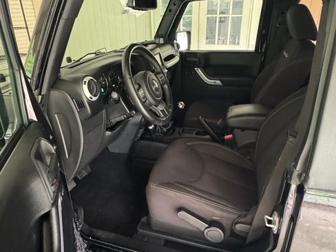 Used 2014 Jeep Wrangler Sahara w/ Connectivity Group AWD/4WD image 12
