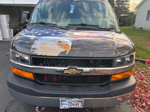 Used 2014 Chevrolet Express 1500 image 2