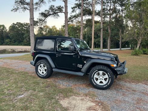 Used 2019 Jeep Wrangler Sport AWD/4WD image 9