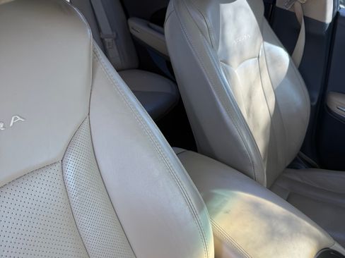 Used 2016 Hyundai Azera image 4