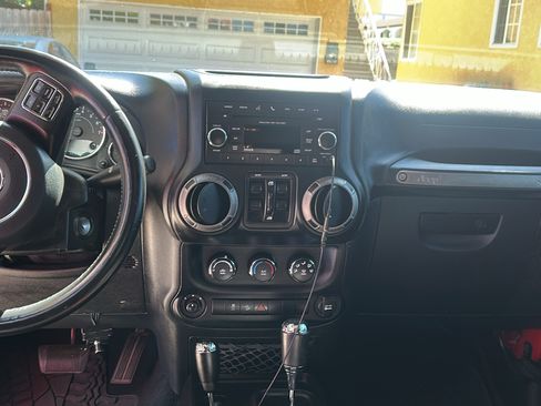 Used 2014 Jeep Wrangler Unlimited Sport w/ Quick Order Package 24S AWD/4WD image 6