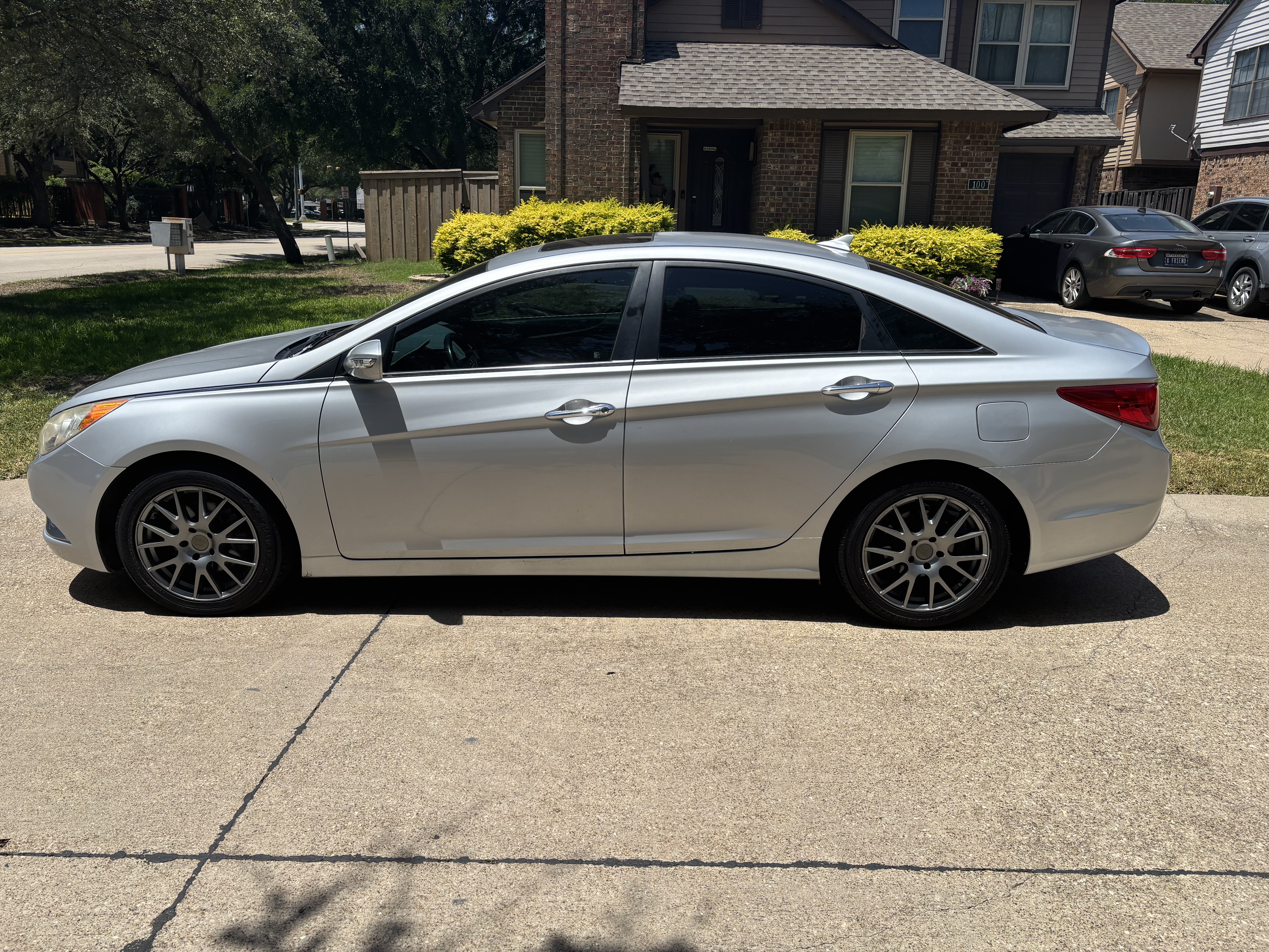 Used 2011 Hyundai Sonata Limited FWD image 2